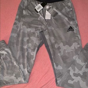 Men’s Adidas Camo Jogger NWT sz M